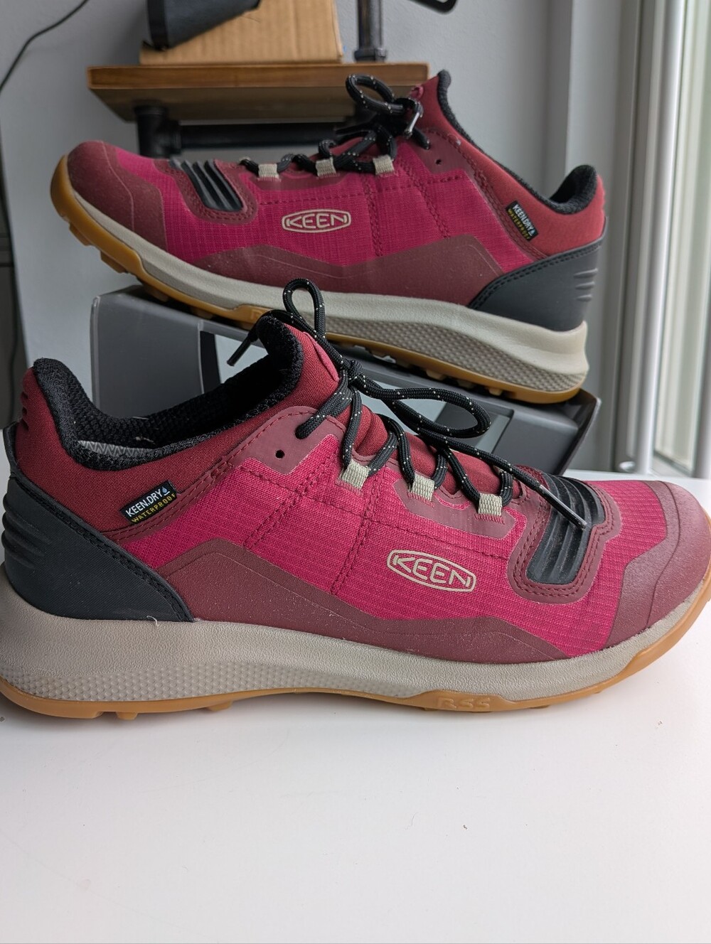 KEEN Tempo Flex Waterproof Hiking Shoes Burgundy Rhubarb Women 9.5